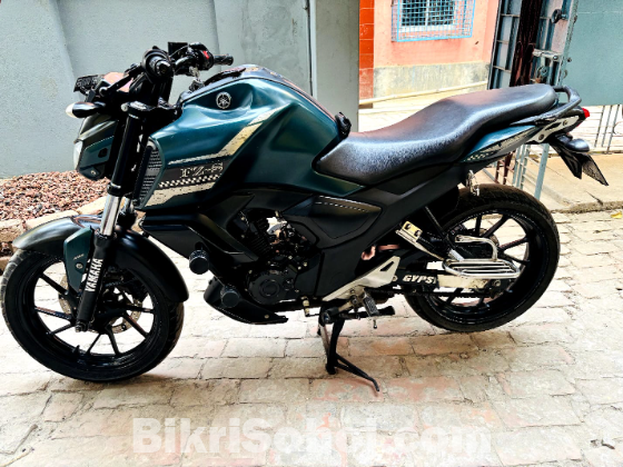 Yamaha FZSV3